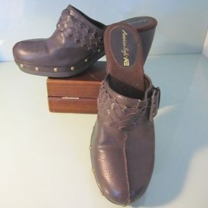 Women's Clogs SZ 7.5 American Eagle